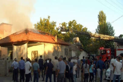 Gölbaşı ilçesinde kağıt deposu yandı