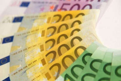 Euro rekor tazeledi, dolar yatay seyrediyor