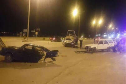 Görenler şok oldu! Otomobil ortadan ikiye bölündü