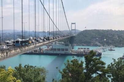 Pioneering Spirit geçiyor: İstanbul Boğazı kapatıldı