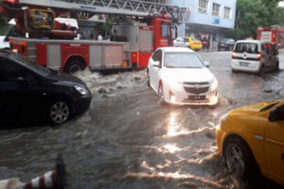 Ankara'yı yağış ve dolu vurdu