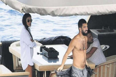 Arda Turan lüks tekneyle tatilde!