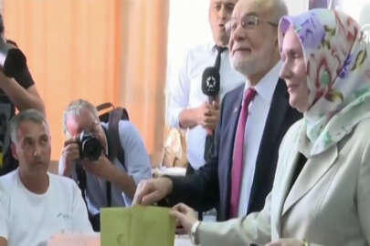 Karamollaoğlu, oyunu eşiyle birlikte kullandı