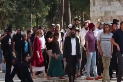 Yüzlerce fanatik Yahudi Mescid-i Aksa'yı bastı