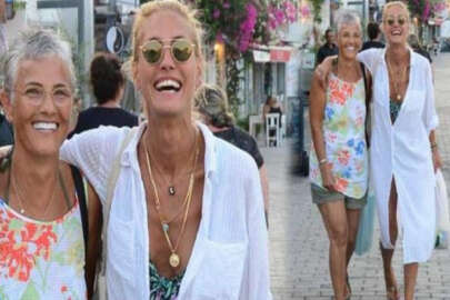 Çağla Şıkel annesiyle yürüyüşte