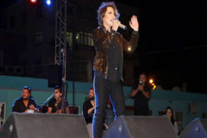 İntizar ilk kez sahnede! 'Hayatım boyunca bir edepsizliğim olmadı'