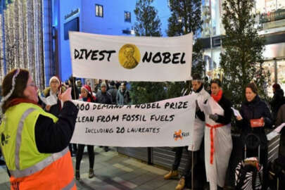 Nobel ödülleri sahiplerine verildi: Törene protestolar damga vurdu