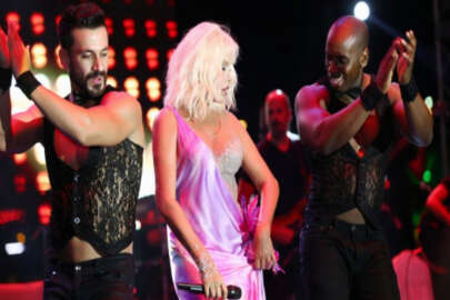 Ajda Pekkan'dan 'aşk' açıklaması! 22 yaş küçük sevgilisi...