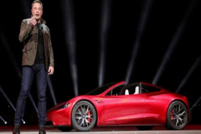 Elon Musk'tan uçan otomobil paylaşımı
