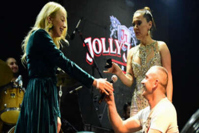 Bursa'da Demet Akalın konserinde sürpriz evlilik teklifi