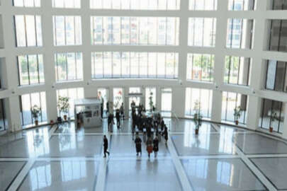 Bakırköy Adliyesi'ne baltayla girmeye çalıştı: Adaletimle geldim