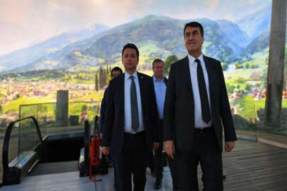 Başkan Dündar, rakibi Erkan Aydın'a Fetih Müzesi'ni gezdirdi