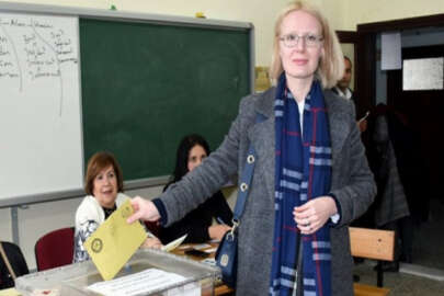 Alanya'nın Rus belediye başkan adayı oyunu kullandı