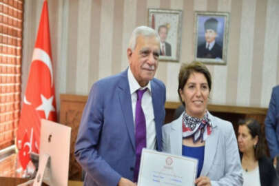 Mardin Büyükşehir Belediye Başkanı Türk mazbatasını aldı