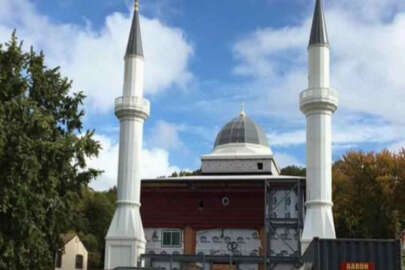 ABD'li Müslümanlar kundaklanan Diyanet Camii için seferber oldular