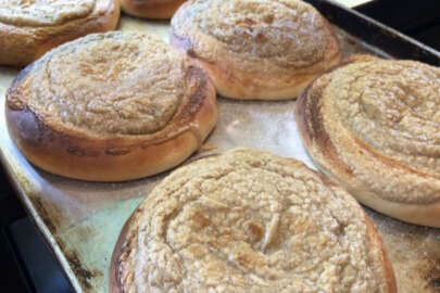 Bursa'nın meşhur tahinli pidesi için sahurda kuyruk oluşuyor