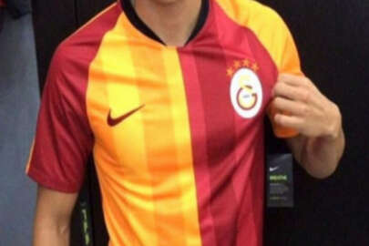 Bursasporlu o futbolcu Galatasaray formasıyla poz verdi