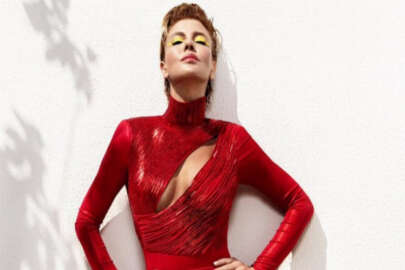 Gülben Ergen'den bikinili karşılama!