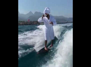 Ünlü şarkıcı Timati'nin Kemer'de yaptığı dalga sörfü olay oldu