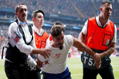 Süper Kupa maçında sahaya atlayan ünlü YouTuber'a tepki yağıyor