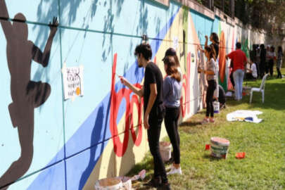 Graffiti tutkunları Merinos Parkı'nın duvarını renklendirdi