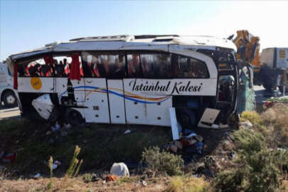Yolcu otobüsü devrildi...1 ölü, 40 yaralı