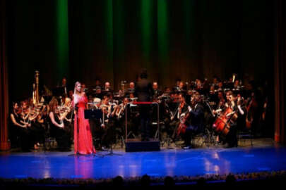 Operada perde 'Türk Divası' ile açıldı