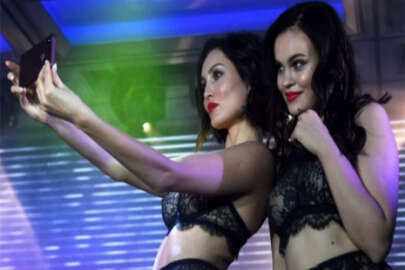 Rusya'yı ısıtan fuar! İç çamaşırı defilesi ilgi gördü