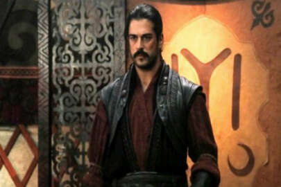 Burak Özçivit'in eşi Fahriye Evcen'le aşk pozuna beğeni yağdı