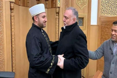 Ünlü danışman, Erdoğan'ın açtığı camide Müslüman oldu