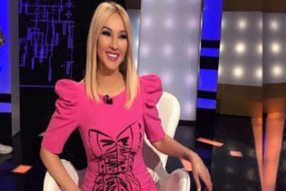 Göğüslerinden sızanı fark etmeyince...