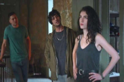 Hazar Ergüçlü, Taner Ölmez'le seviştiği sahne hakkında konuştu