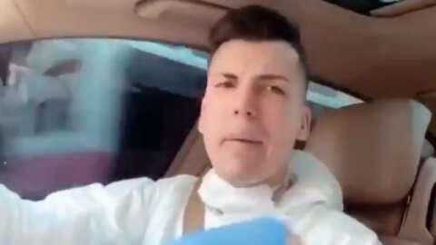 Yine Kerimcan Durmaz! Yaşlılara 'Geberin' deyip twerk yaptı