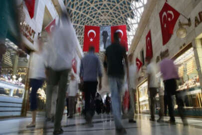 Bursa Kapalı Çarşı kapılarını açtı