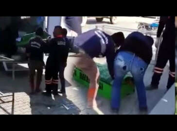 Belediye işçilerinin tabut şakası sosyal medyayı yıktı geçti