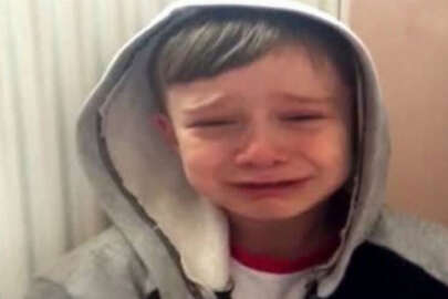 Şeker için ağlayan miniğin bayram günü, mutlu sonla bitti!