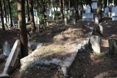 Bursa'da akıl almaz olay! Geceleri mezarları çimentoyla kapatıp...