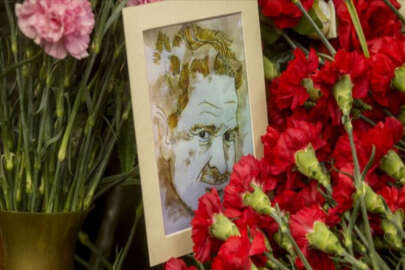 Tam 57 yıl oldu! Güvercin sevincinde Nazım Hikmet