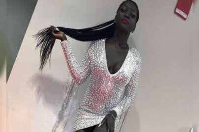 Dünyanın en siyahi modeli, üstsüz pozuyla nefes kesti