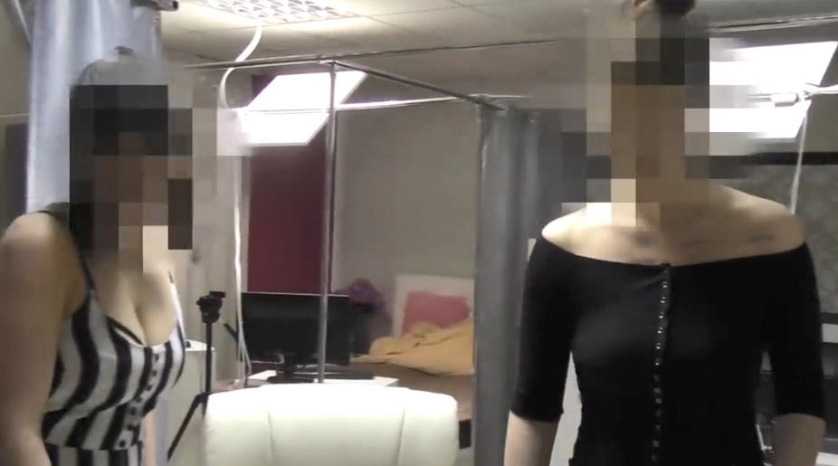 Porno film çekerken basıldılar! 70 kadın...