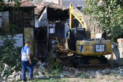 Osmangazi'de 42 metruk bina yıkıldı