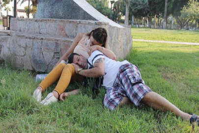 Fıkra gibi olay! Parkta uyuyakalan çift, düğün paralarını çaldırdı