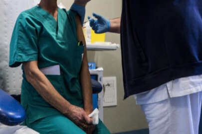 Pfizer-BioNTech'in aşısını olan doktor, 16 gün sonra hayatını kaybetti