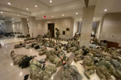 ABD alarm durumunda !! ABD'li askerler Kongre binasında yatıyor