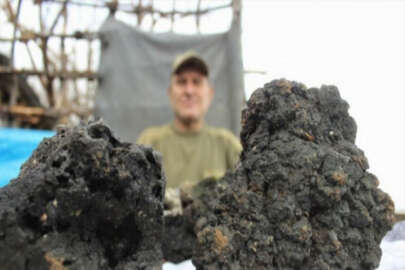 Bursa'daki evinin çatısına 7 tane göktaşı düştü!
