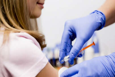 AB yaza kadar yetişkinlerin yüzde 70'inin Covid-19 aşısı olmasını hedefliyor