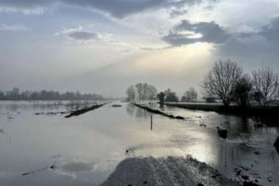 Baraj kapakları açıldı, 30 bin dönüm arazi sular altında kaldı
