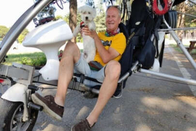 Bursalı pilot köpeğinin doğum gününü gökyüzünde uçurarak kutladı