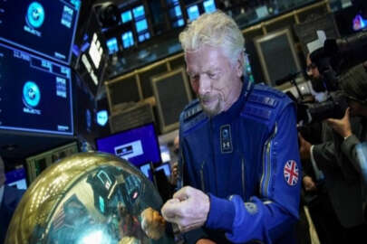 Richard Branson parasıyla uzaya giden ilk insan oldu!