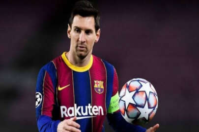 Lionel Messi, Barcelona'da kaldı